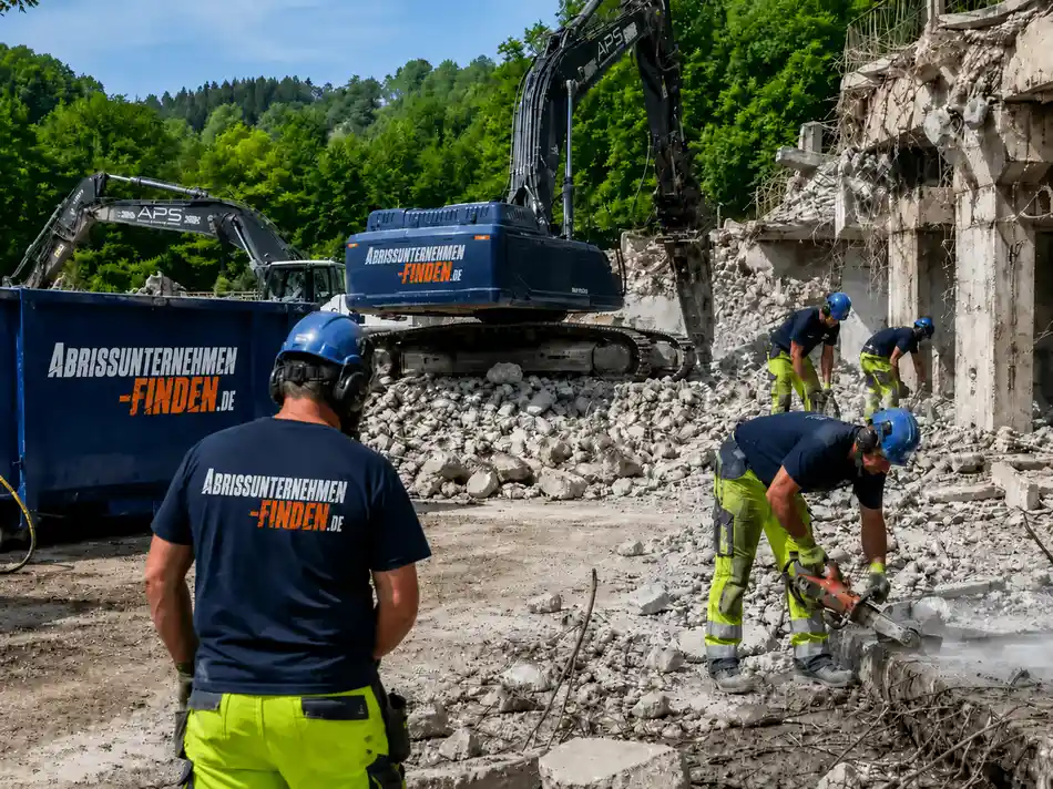 Entkernung und Rückbau mit Materialtrennung und Recycling durch Abbruchunternehmen deutschlandweit